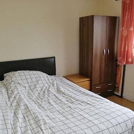 A Double Bedroom Near Glasgow City Centre Not In Great Condition Suitable For Short Stay Exterior foto